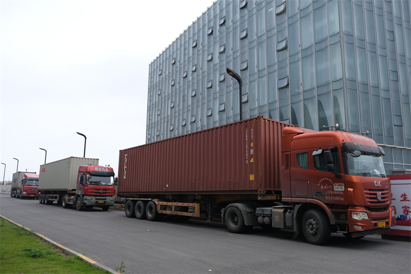 ເຄື່ອງຈັກຜະລິດອິດເຄັກສົ່ງໄປທີ່ຕາເວັນອອກກາງ, ຊ່ວຍໃຫ້ການກໍ່ສ້າງໃນພາກພື້ນໃຊ້ເວລາໂດດເດັ່ນ