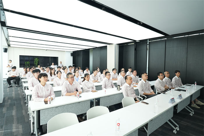 QGM: ເບິ່ງ Parade ທະຫານຮ່ວມກັນແລະລວບລວມຄວາມເຂັ້ມແຂງເພື່ອຄວາມກ້າວຫນ້າ