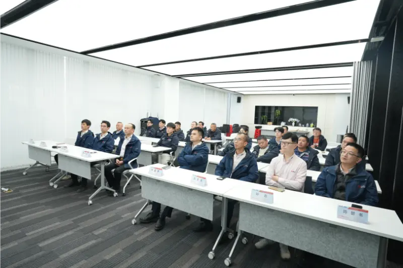 ກອງ​ປະຊຸມ​ປຸກລະດົມ​ໂຄງການ​ກໍ່ສ້າງ​ດິນ​ຈີ່​ຢູ່​ຕ່າງປະ​ເທດ​ຂອງ​ບໍລິສັດ​ກົນ​ຈັກ​ກວາງ​ຕຸ້ງ​ໄດ້​ສິ້ນ​ສຸດ​ລົງ​ຢ່າງ​ຈົບງາມ.